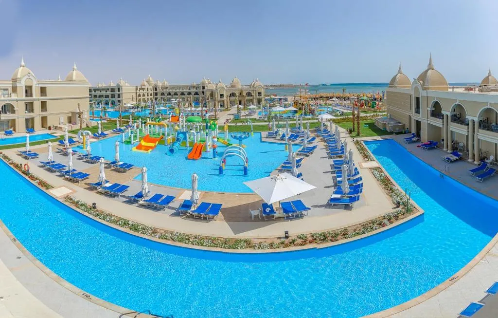 Titanic Royal Resort - Kitesurf Hotel in Hurghada, Egypt